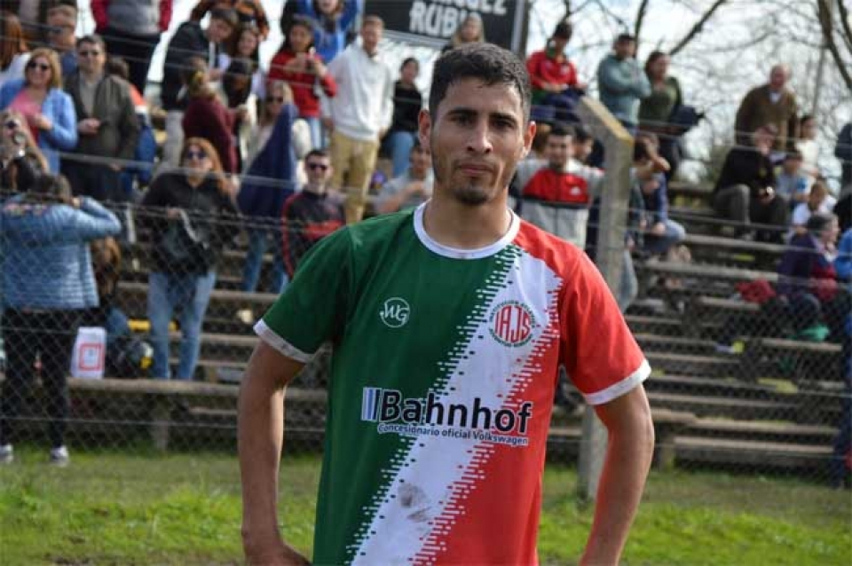 Walter Domínguez, el Goleador Estrella del Fútbol Amateur Uruguayo, convocado por Marcelo Bielsa.